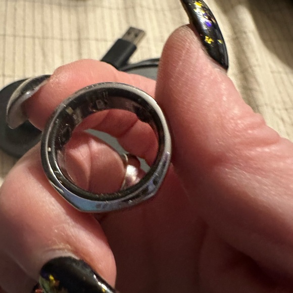 Gen 3 silver Oura ring size 8 - Picture 3 of 8